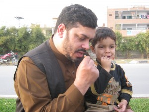 13-mar-2011-haider-ali-with-baba-and-chachu (11)