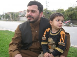 13-mar-2011-haider-ali-with-baba-and-chachu (7)
