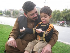 13-mar-2011-haider-ali-with-baba-and-chachu (9)